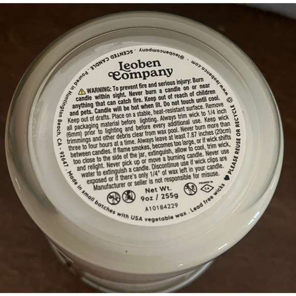 Viral Tiktok Leoben Leather Santal Candle 9 Oz Manly Vegan Soy Wax Blend - Picture 2 of 3